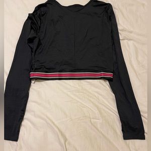 Fabletics long sleeve cropped shirt- Black & Pink, Size XL